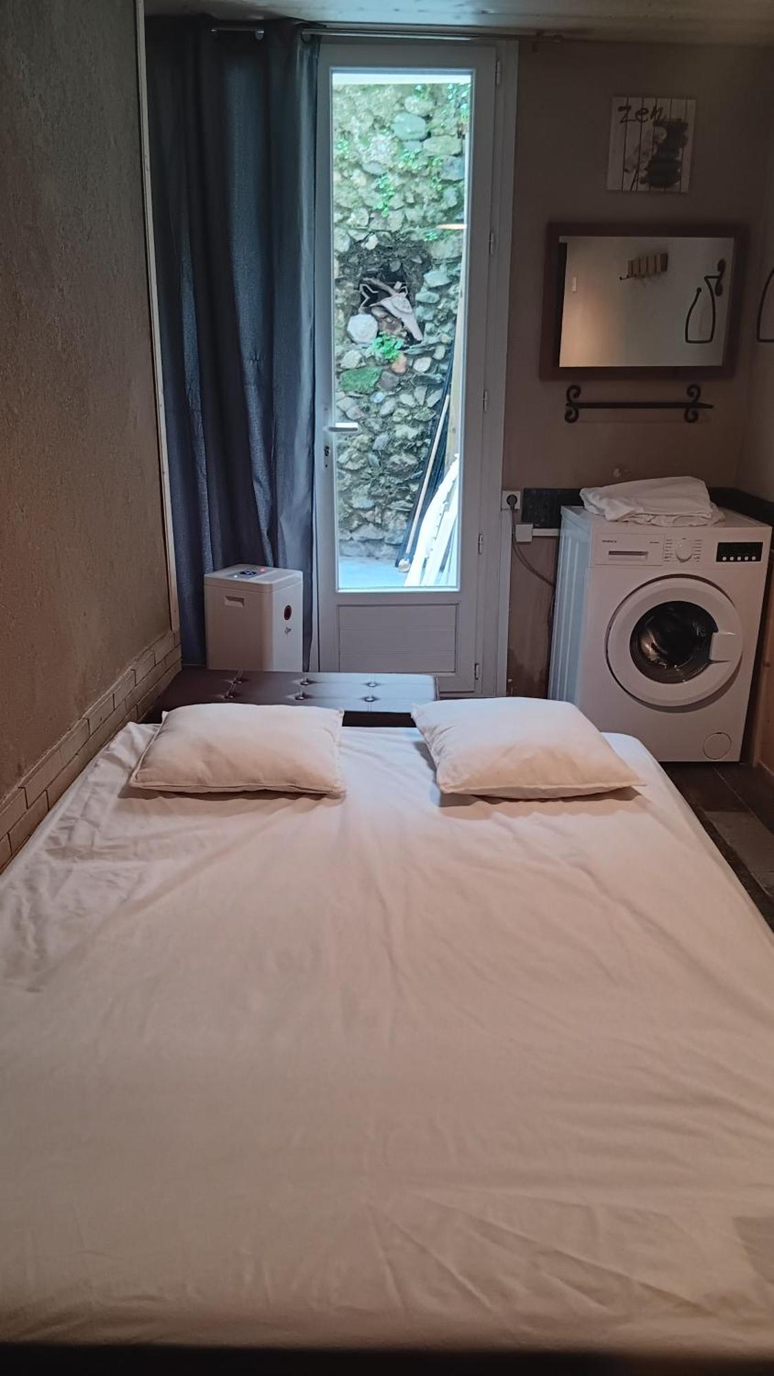 Appartement Pour 4 Personnes Dans Une Rue Tres Calme Saint-Laurent-le-Minier Ngoại thất bức ảnh